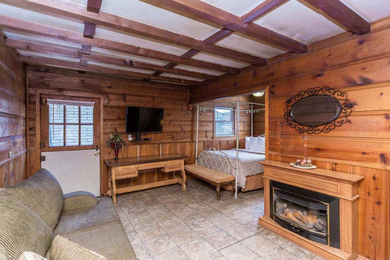 Apple Creek Lodge *